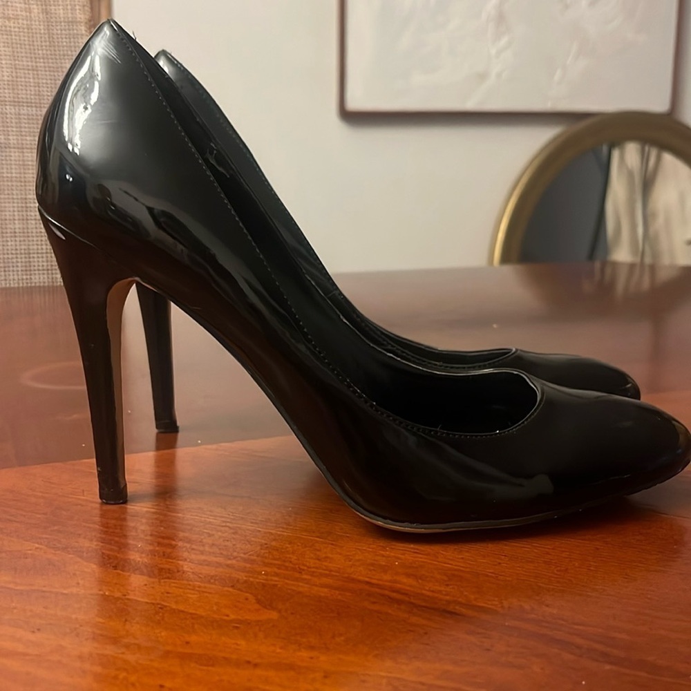 Vintage ALDO Black Leather Patent Pumps 9